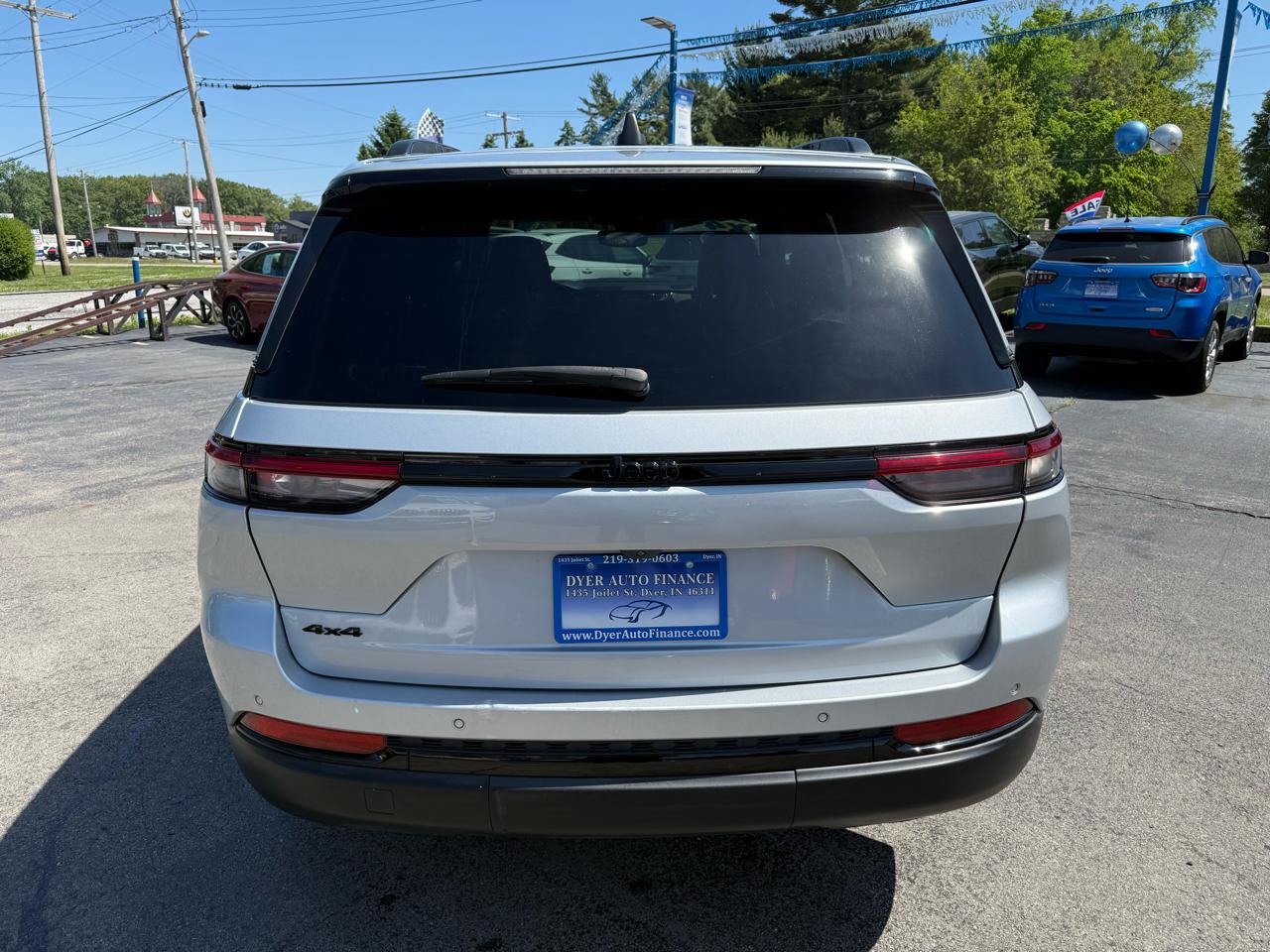 Jeep Grand Cherokee Laredo 4WD 2024
