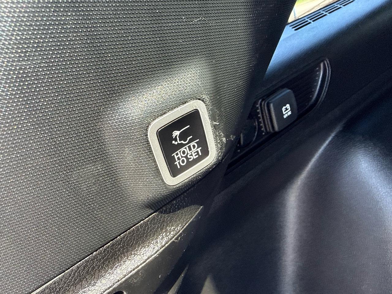 Jeep Grand Cherokee Laredo 4WD 2024