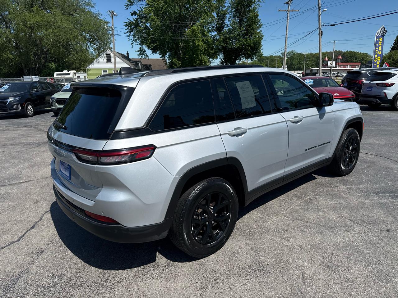 Jeep Grand Cherokee Laredo 4WD 2024