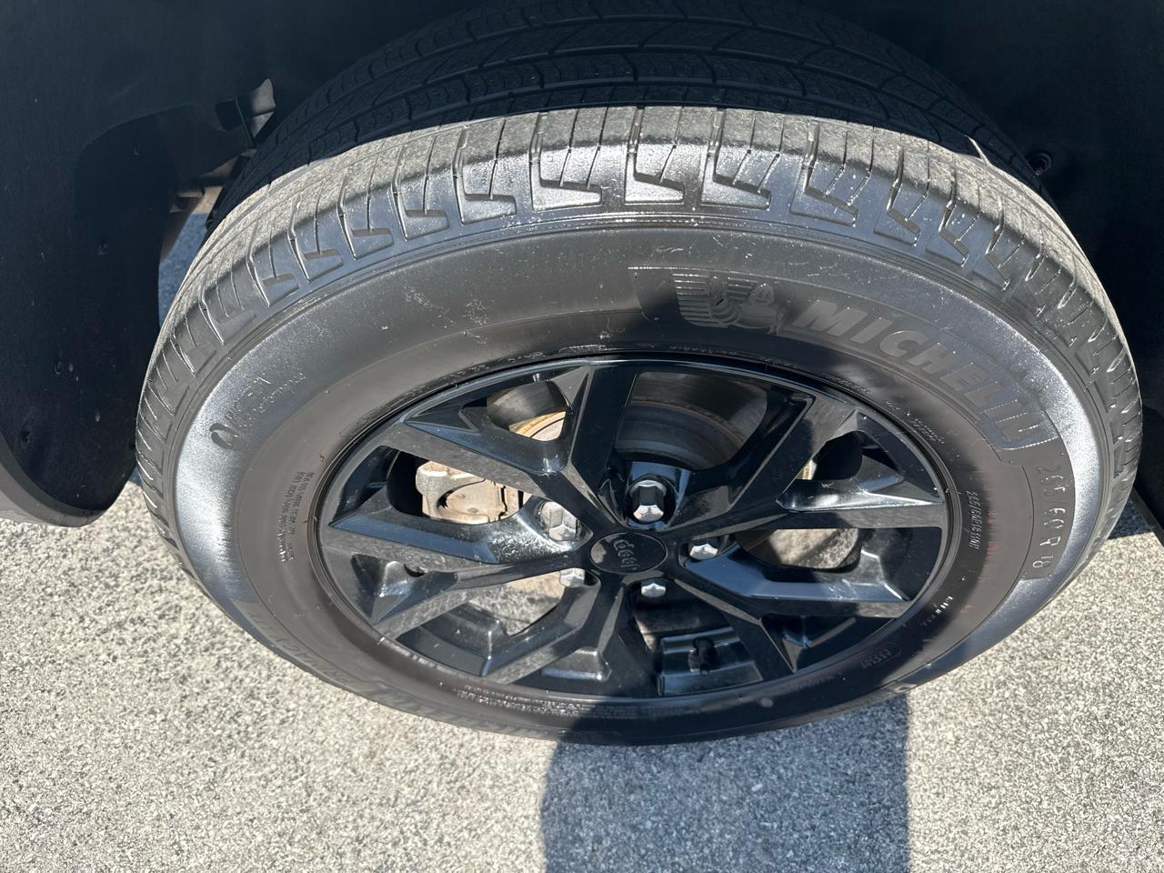 Jeep Grand Cherokee Laredo 4WD 2024