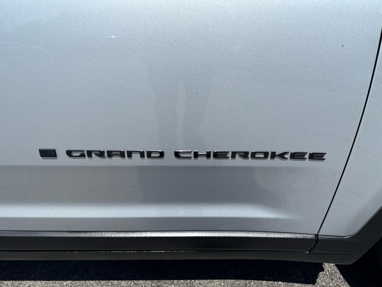 Jeep Grand Cherokee Laredo 4WD 2024
