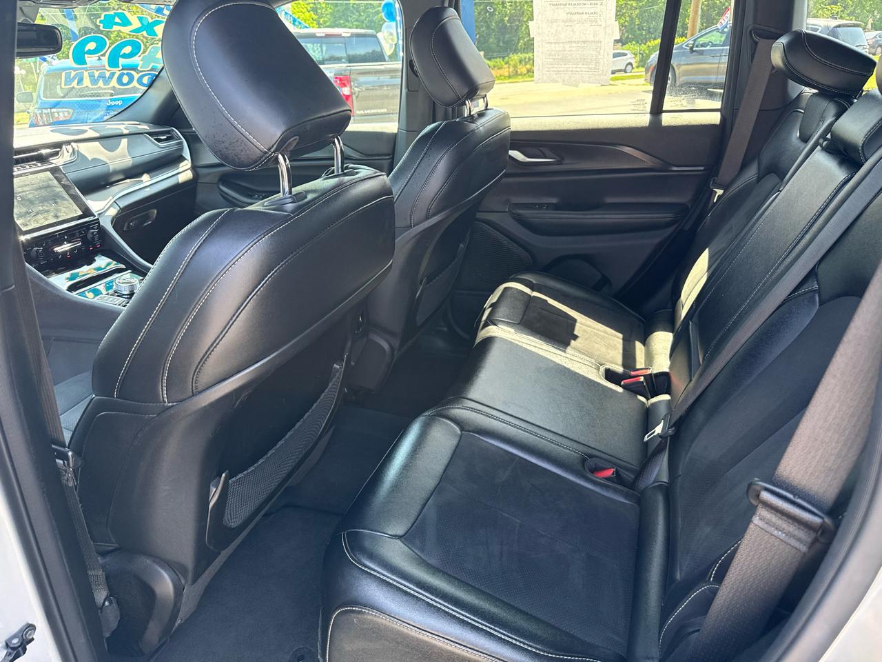 Jeep Grand Cherokee Laredo 4WD 2024