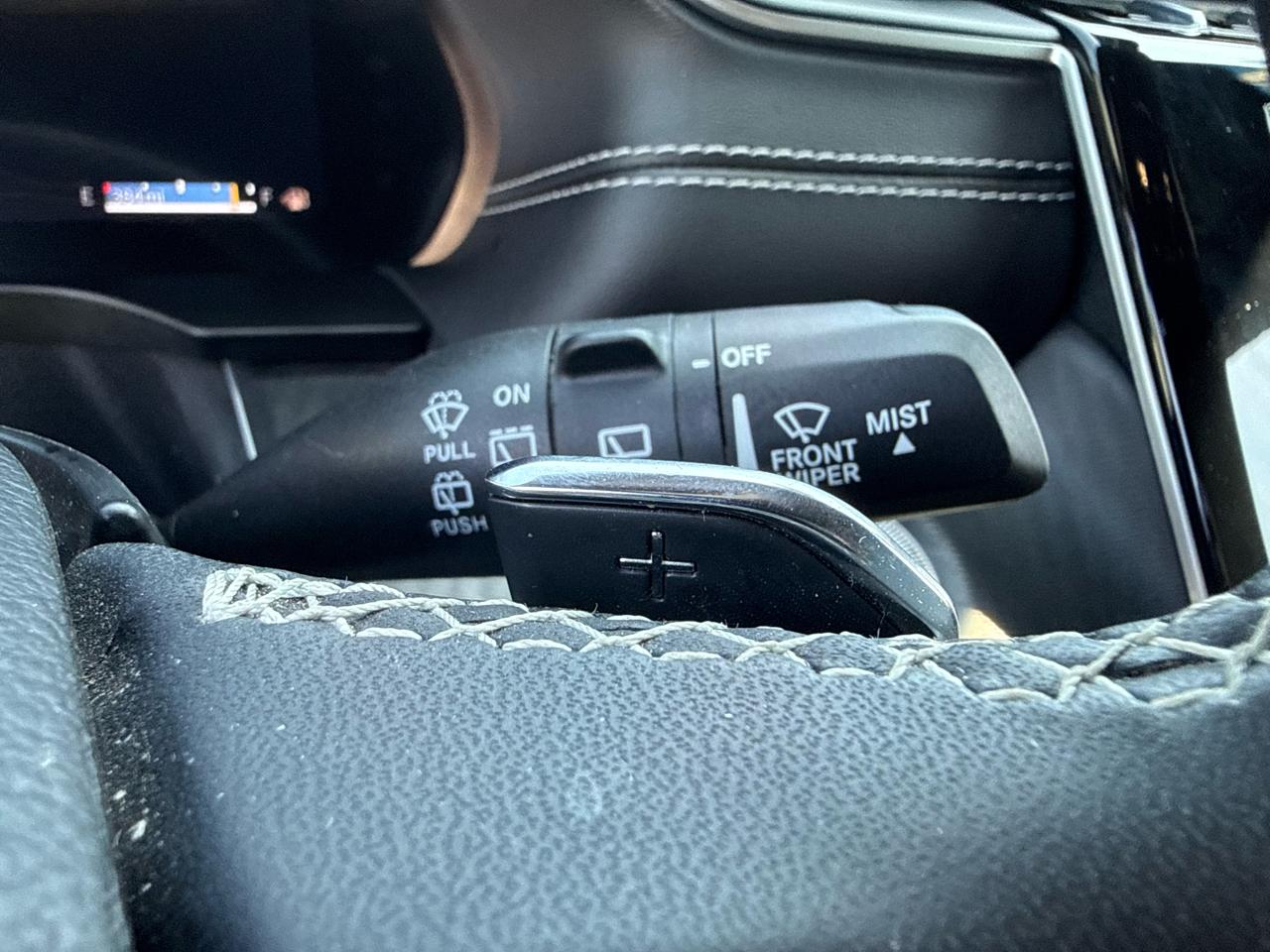 Jeep Grand Cherokee Laredo 4WD 2024
