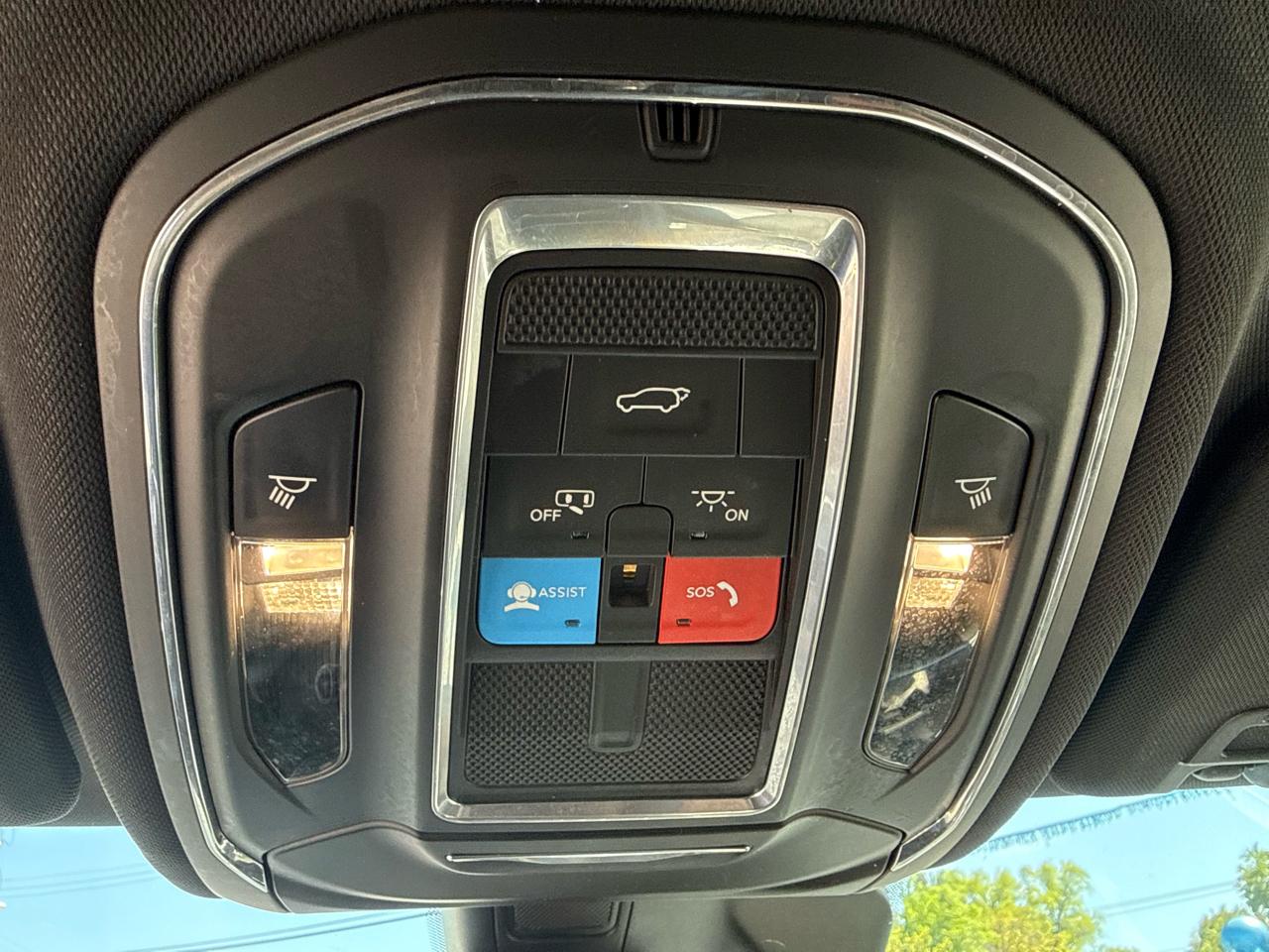 Jeep Grand Cherokee Laredo 4WD 2024