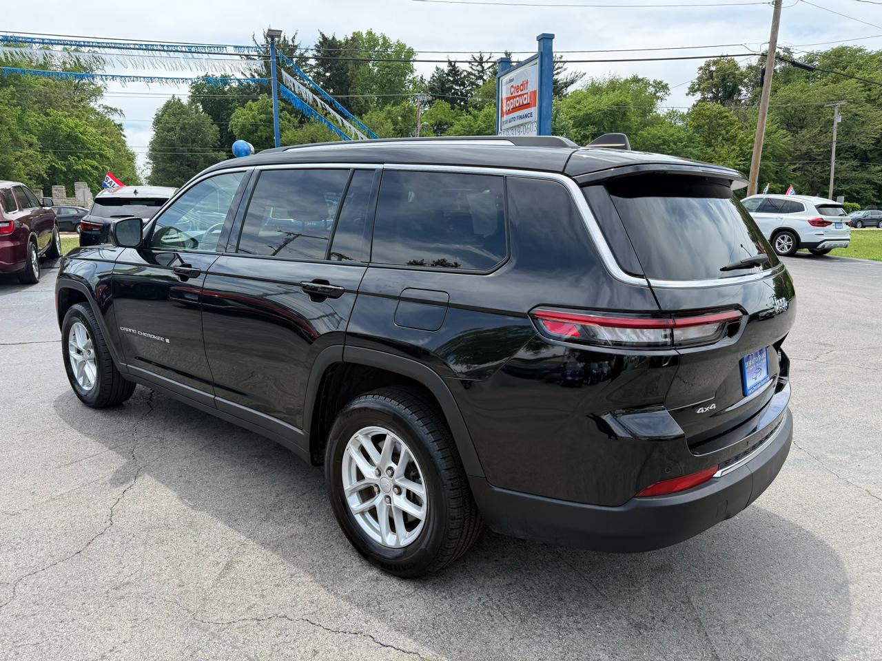 Jeep Grand Cherokee L Laredo 4WD 2023