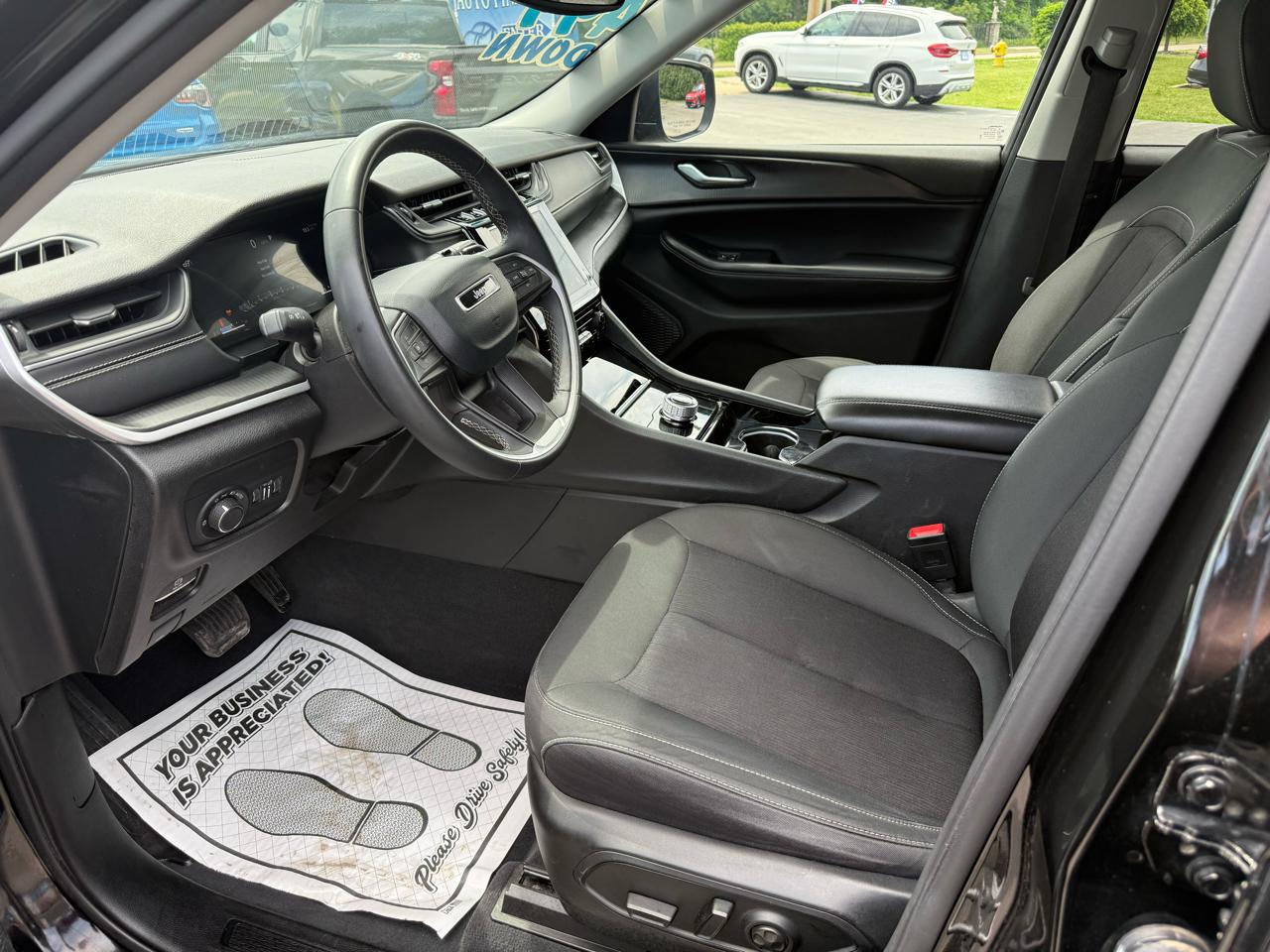 Jeep Grand Cherokee L Laredo 4WD 2023