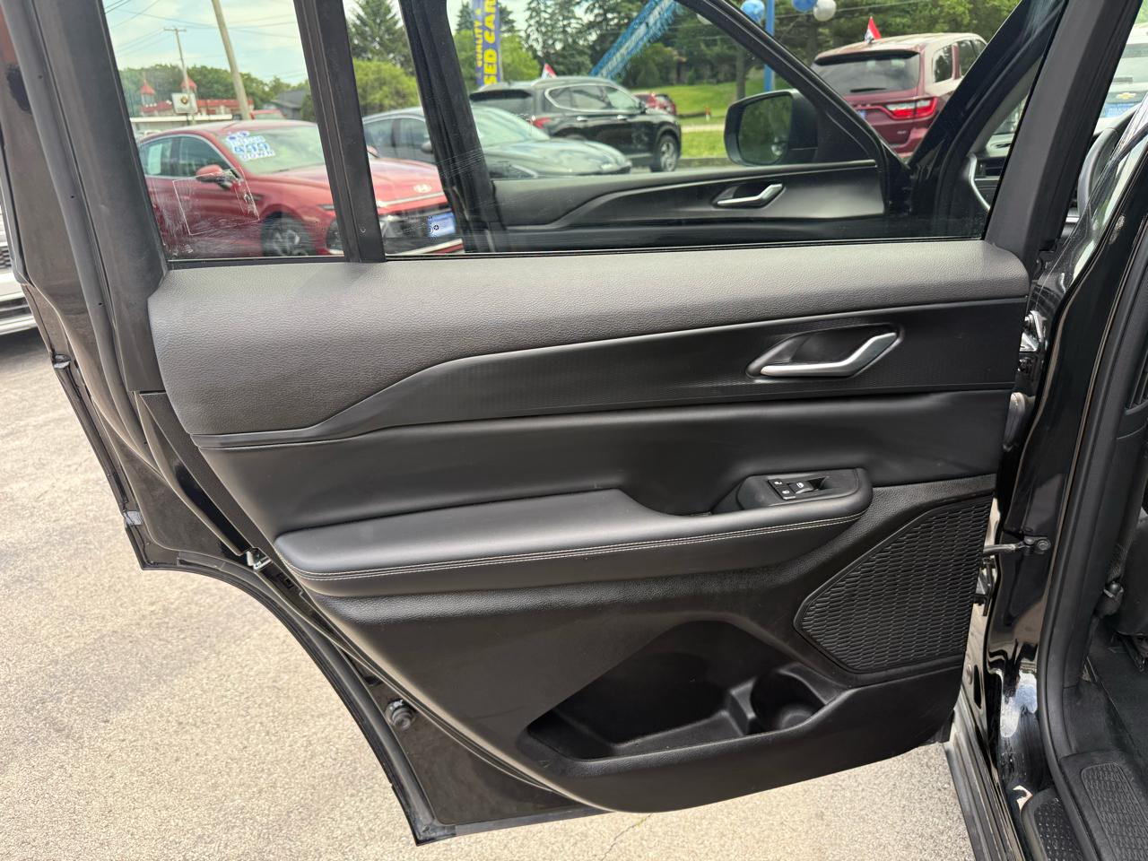 Jeep Grand Cherokee L Laredo 4WD 2023