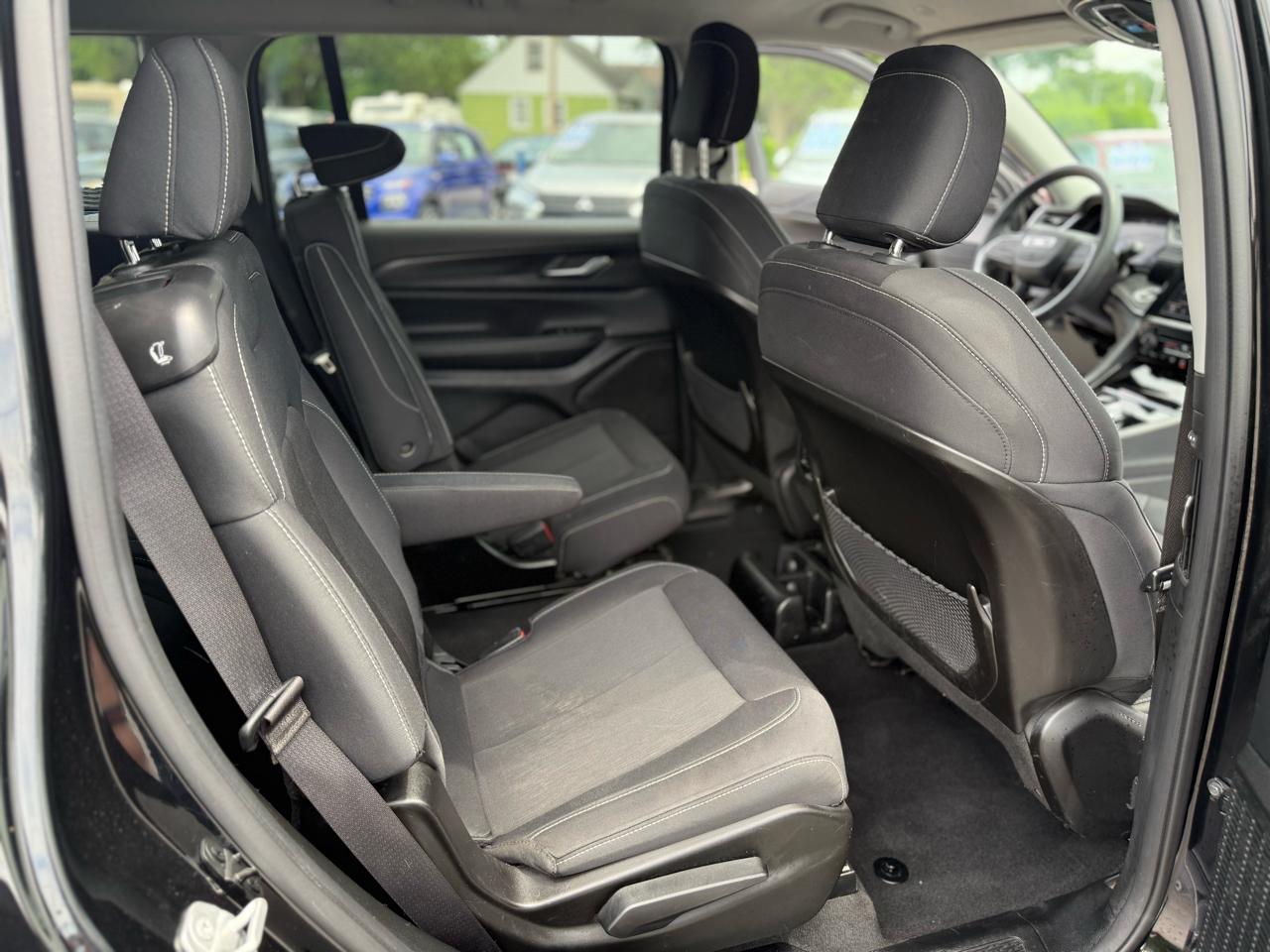 Jeep Grand Cherokee L Laredo 4WD 2023