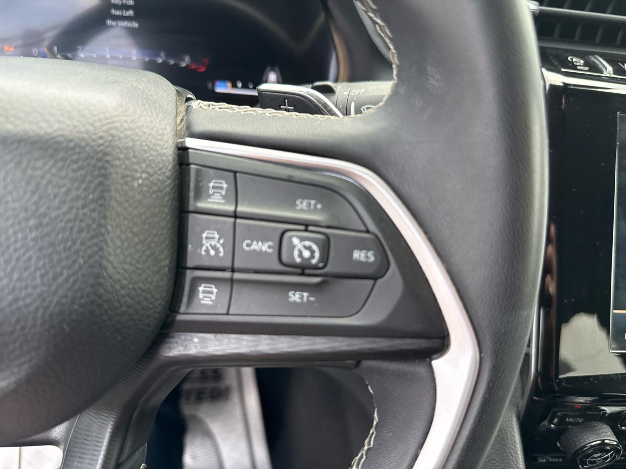 Jeep Grand Cherokee L Laredo 4WD 2023
