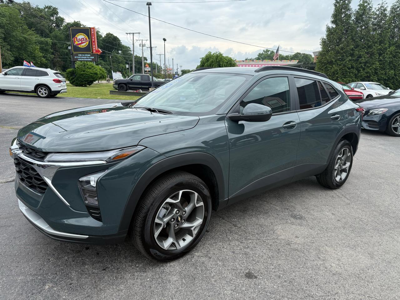 2025 Chevrolet Trax LT - Photo 6