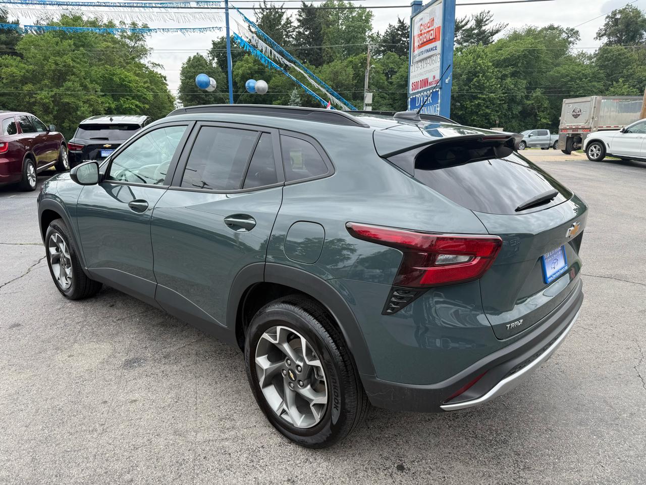 2025 Chevrolet Trax LT - Photo 9