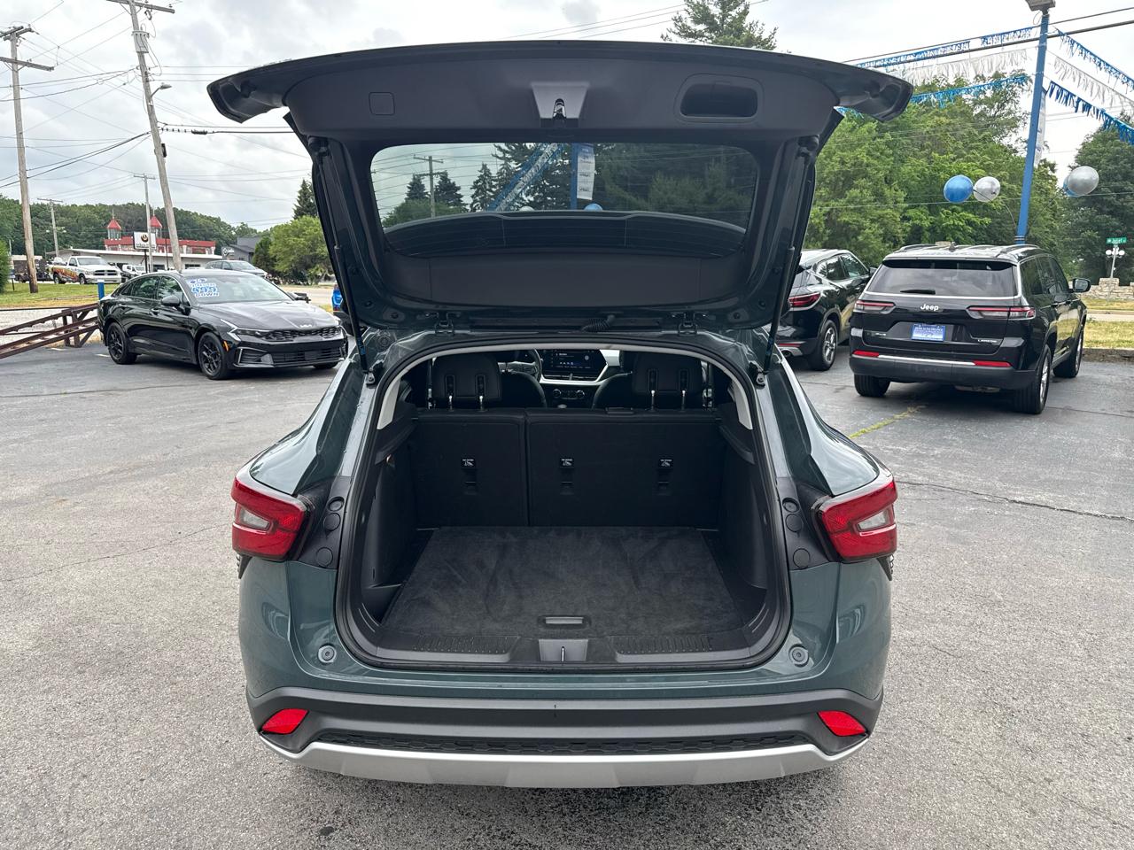 2025 Chevrolet Trax LT - Photo 13
