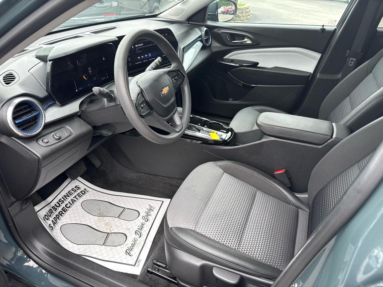 2025 Chevrolet Trax LT - Photo 18
