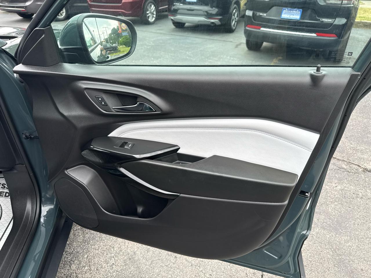2025 Chevrolet Trax LT - Photo 23