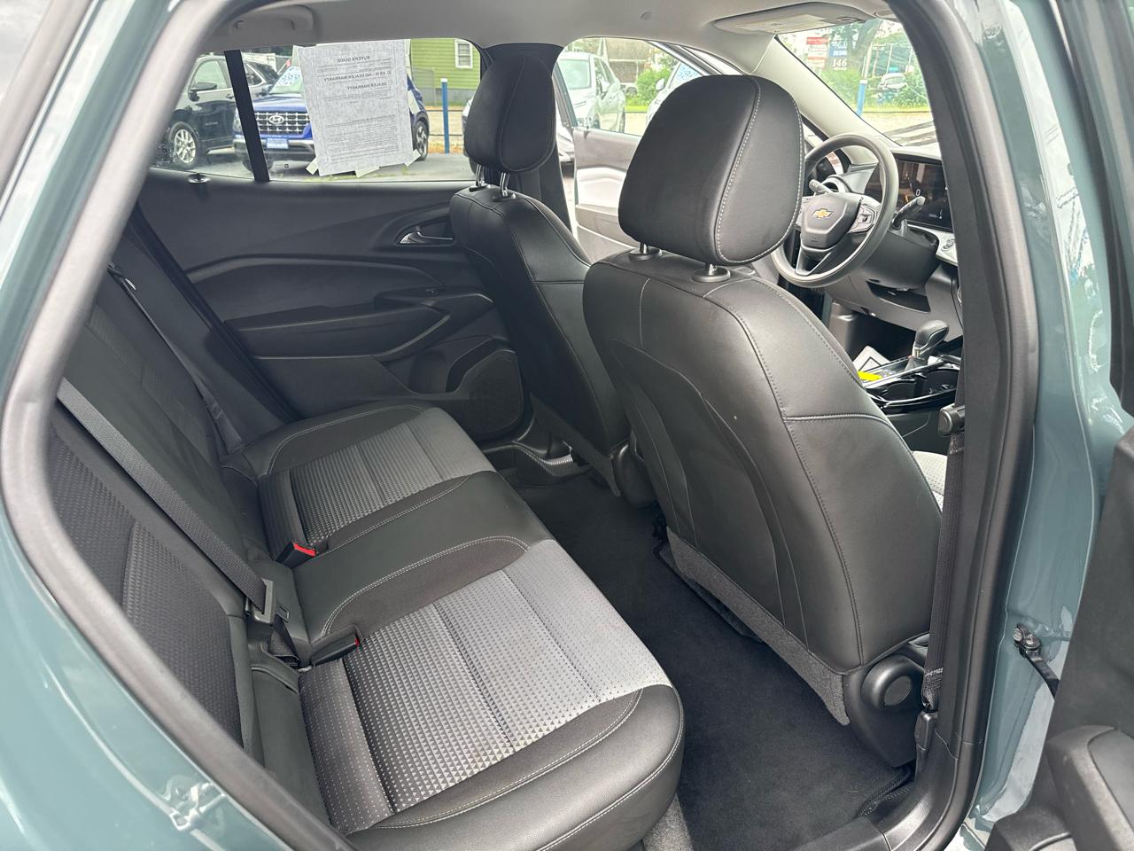 2025 Chevrolet Trax LT - Photo 24