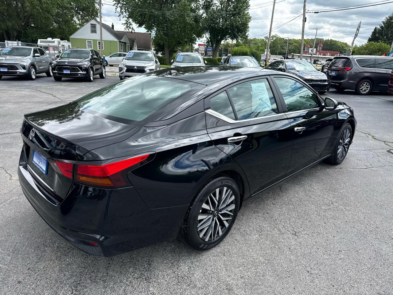 2025 Nissan Altima SV - Photo 9