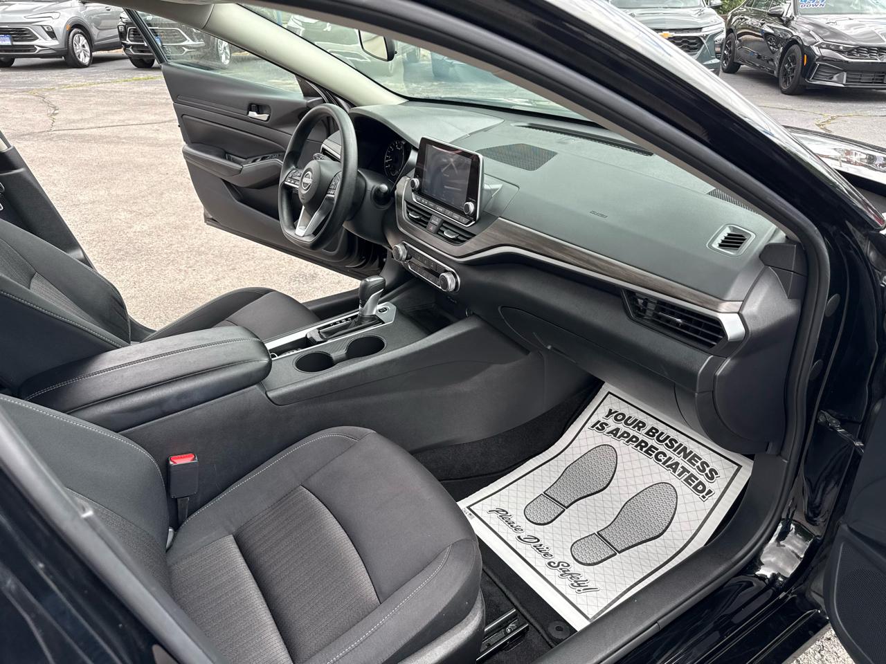 2025 Nissan Altima SV - Photo 16