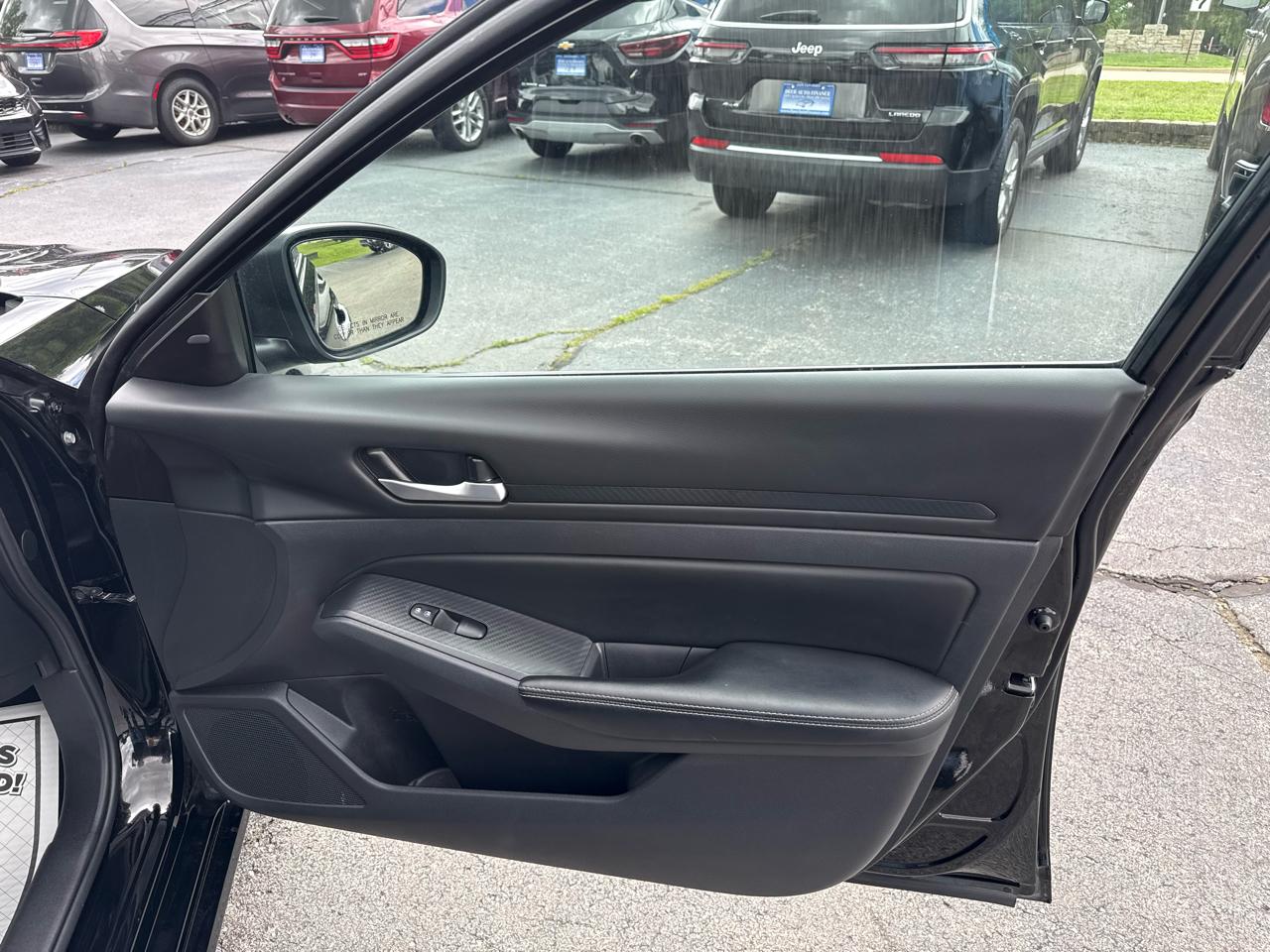 2025 Nissan Altima SV - Photo 17