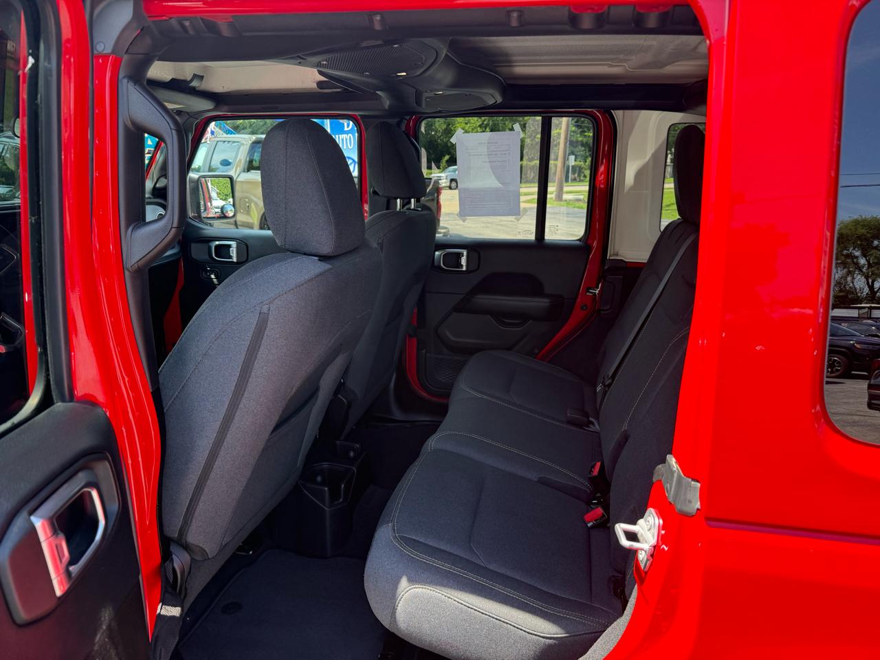 Jeep Wrangler Sahara 2025