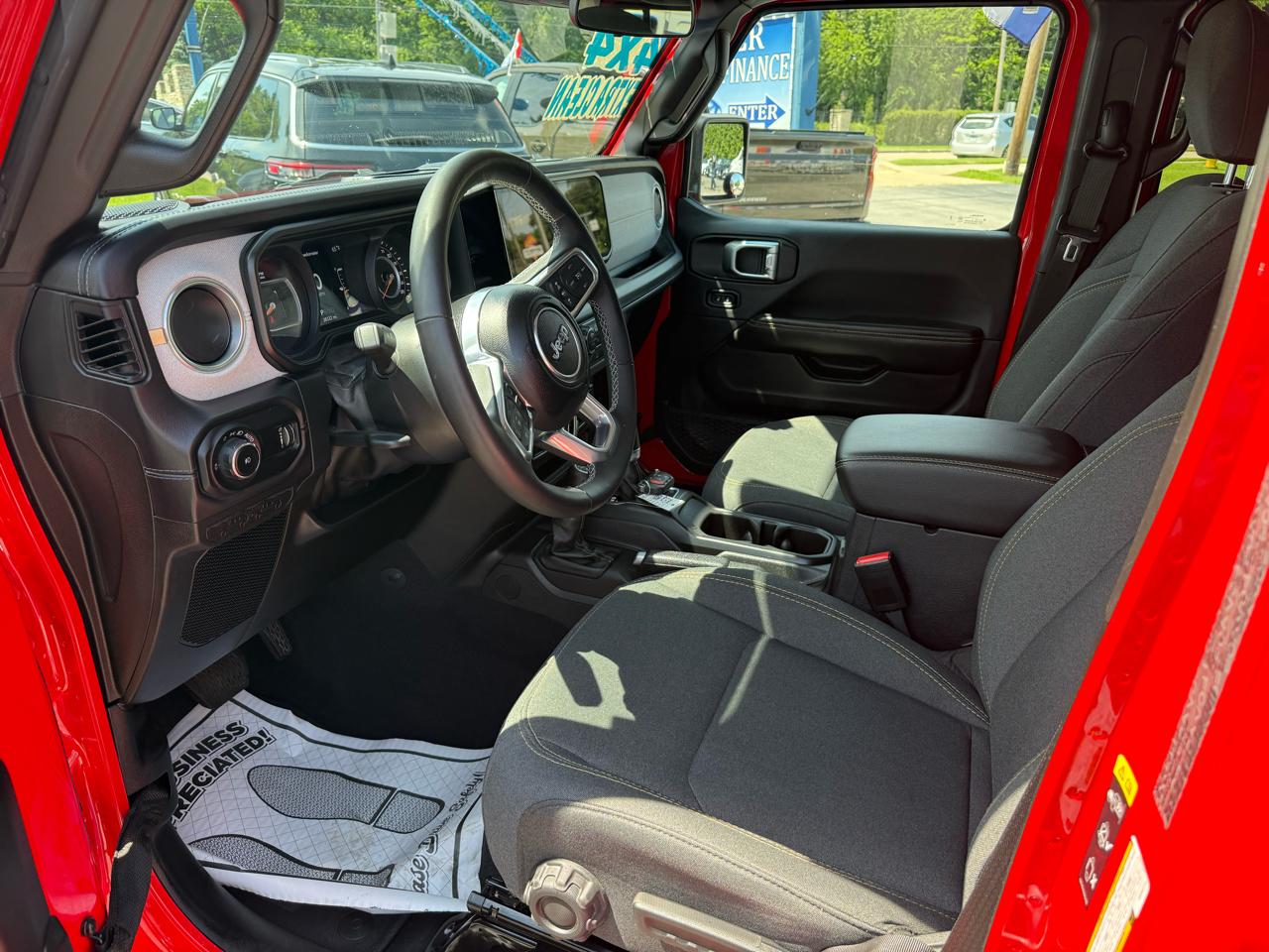 Jeep Wrangler Sahara 2025