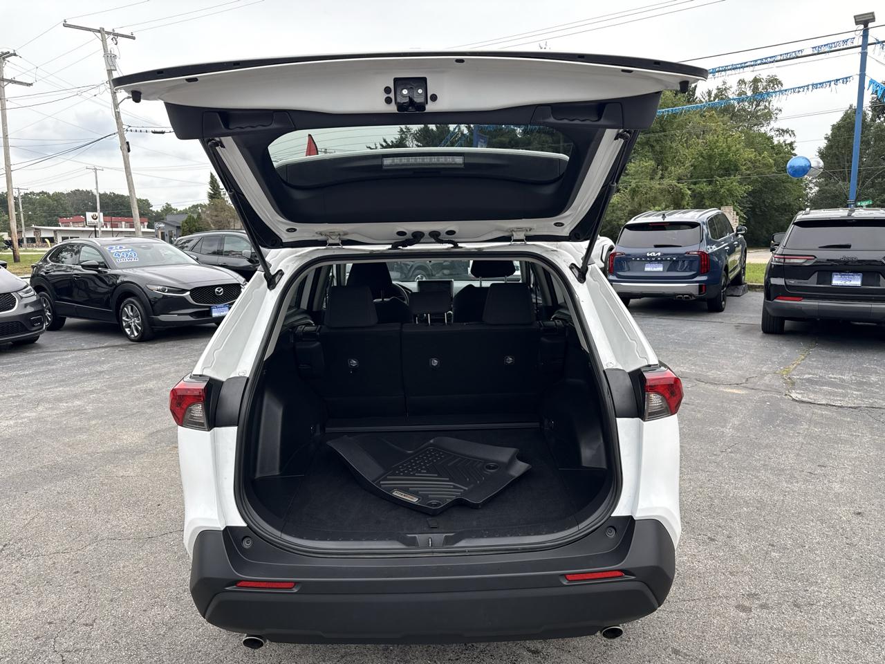 Toyota RAV4 LE 2025