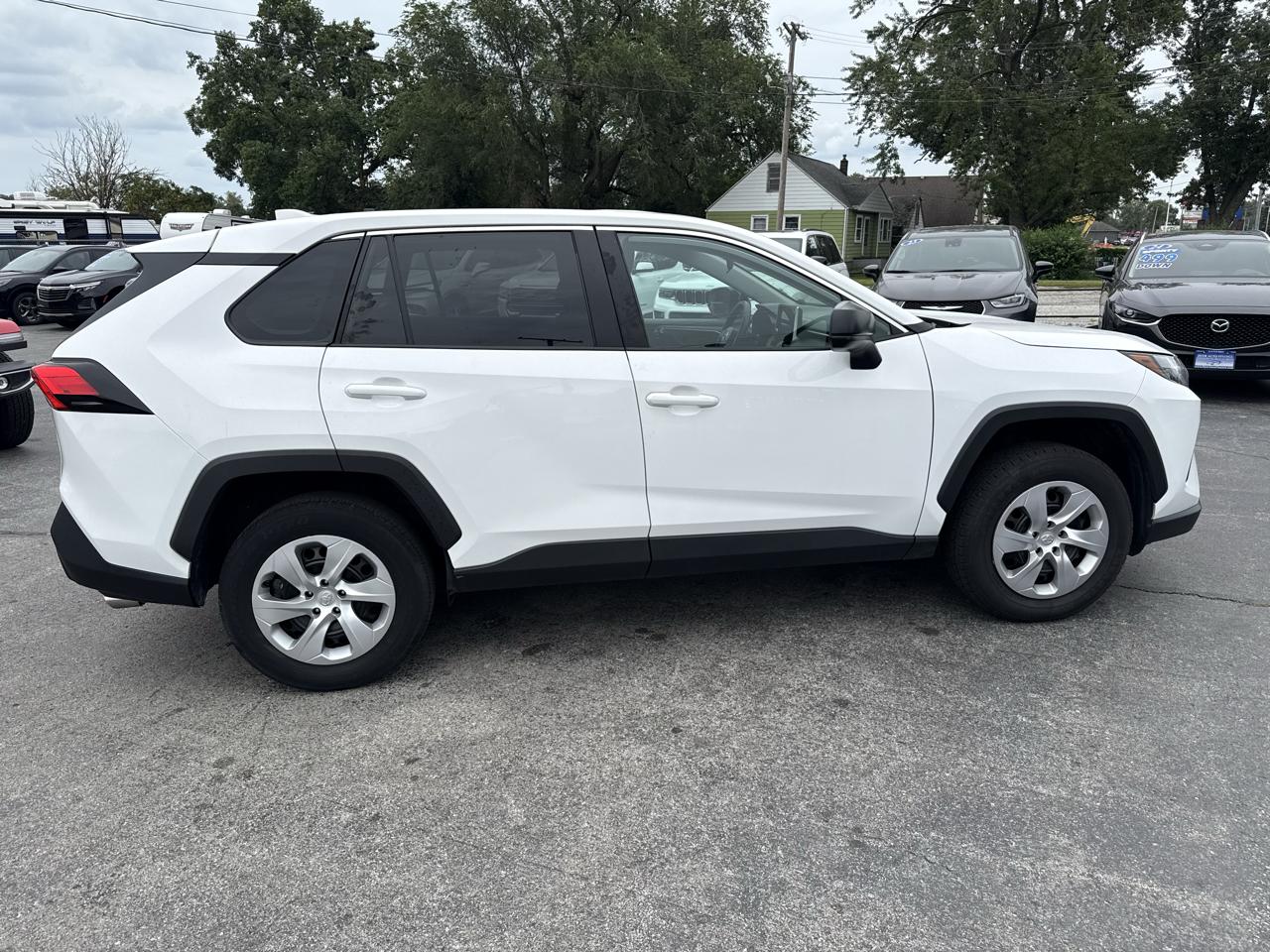 Toyota RAV4 LE 2025