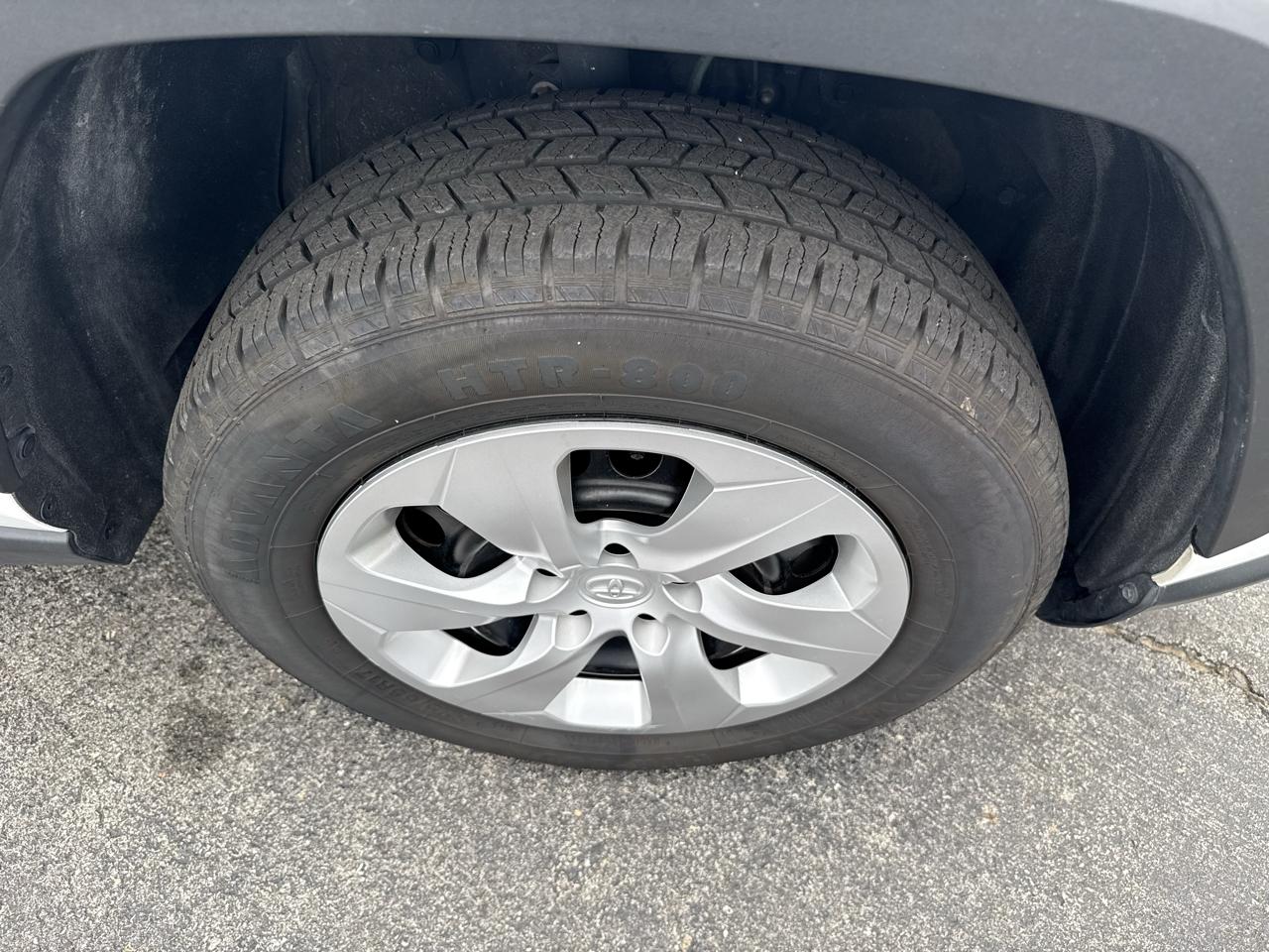Toyota RAV4 LE 2025