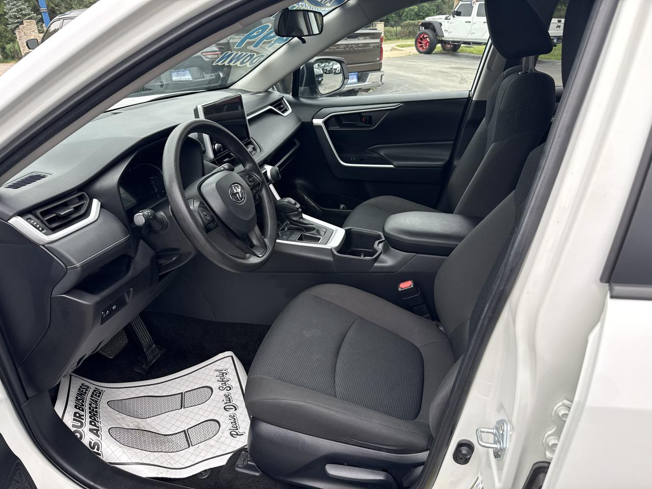 Toyota RAV4 LE 2025