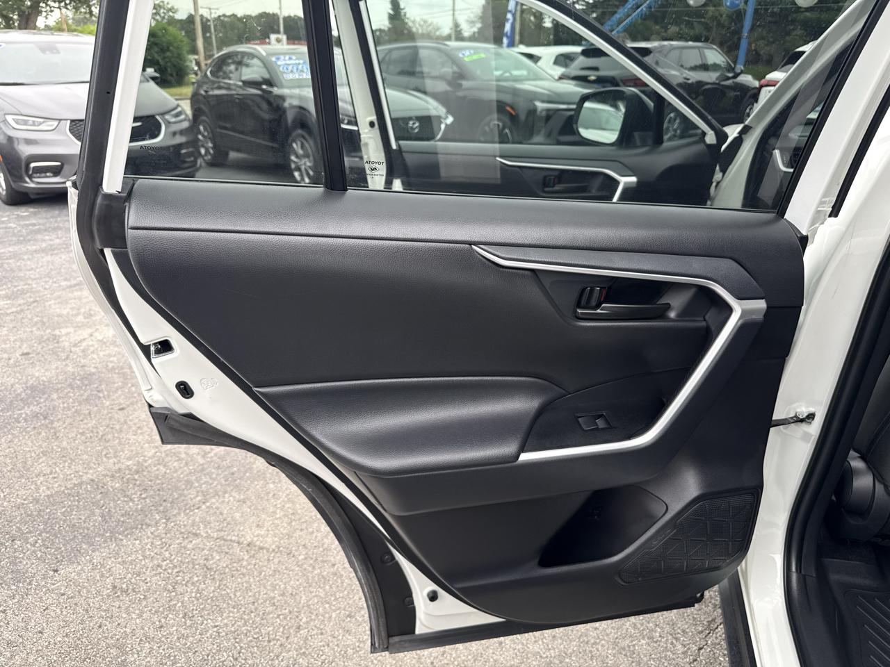 Toyota RAV4 LE 2025