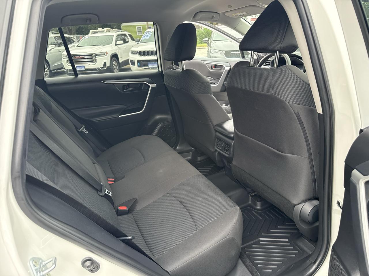 Toyota RAV4 LE 2025