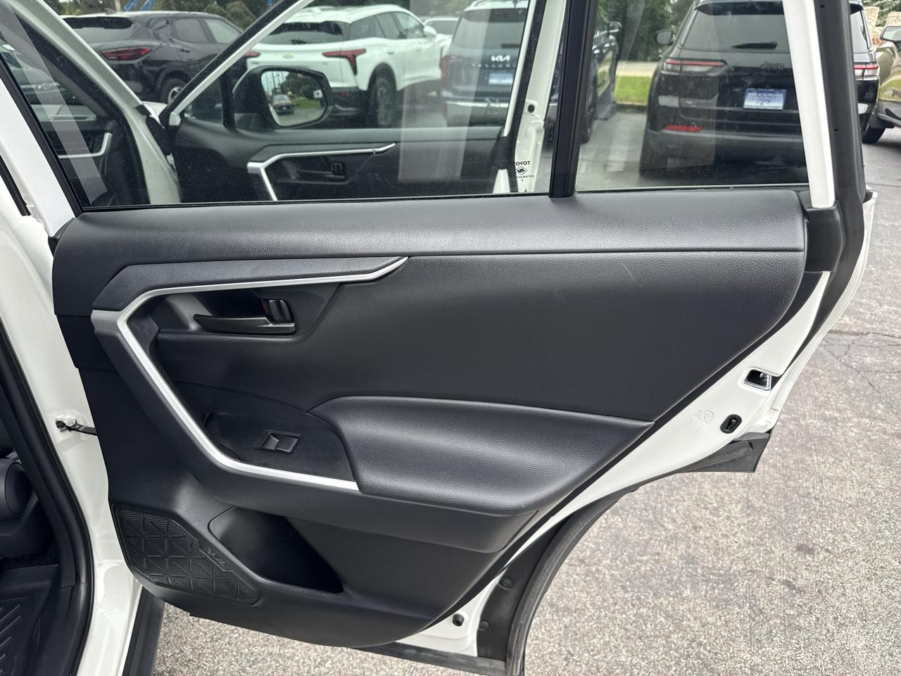 Toyota RAV4 LE 2025