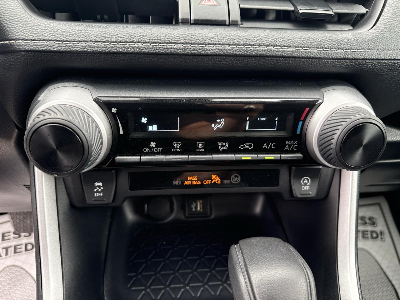 Toyota RAV4 LE 2025