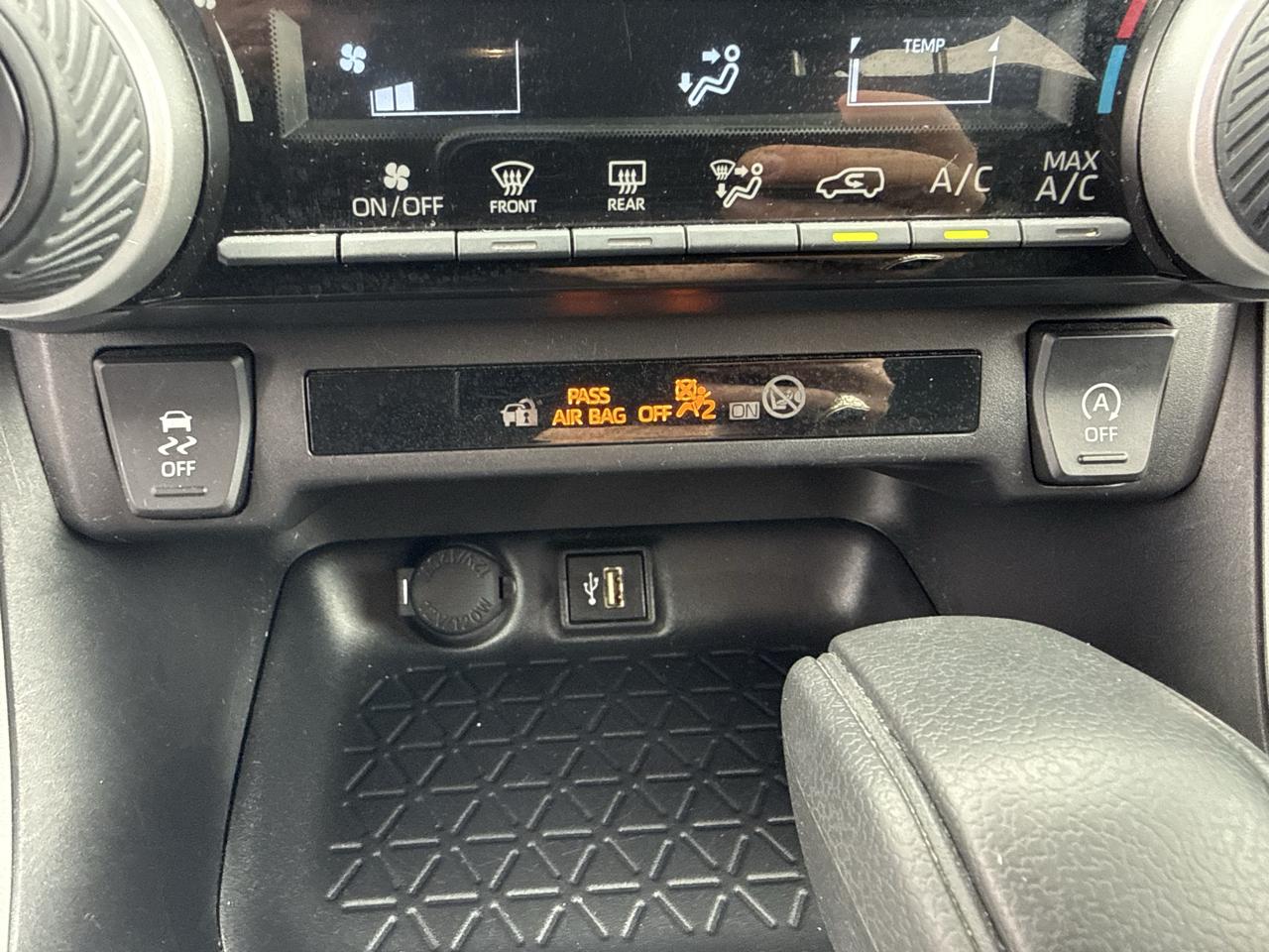 Toyota RAV4 LE 2025