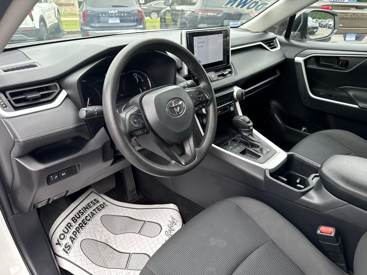 Toyota RAV4 LE 2025