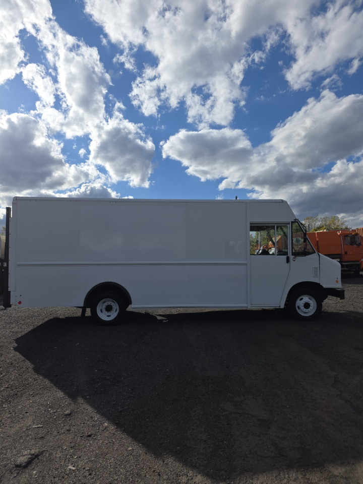 Ford Stripped Chassis  2016 Ford Stripped Chassis  2016