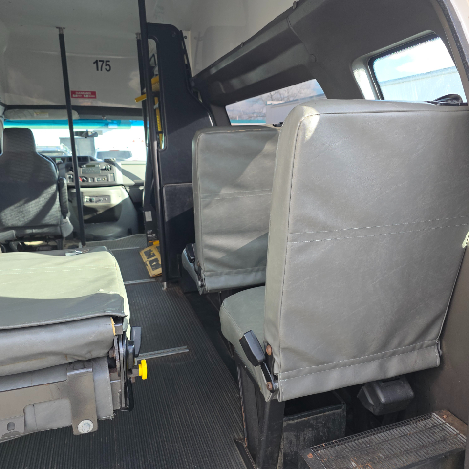 Ford Econoline E-350 Super Duty Extended 2012