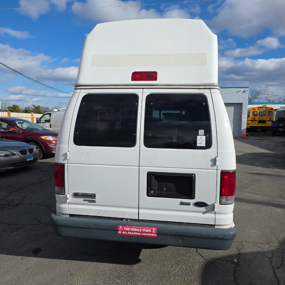Ford Econoline E-350 Super Duty Extended 2012