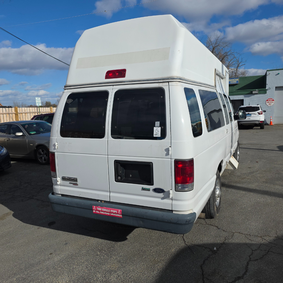Ford Econoline E-350 Super Duty Extended 2012