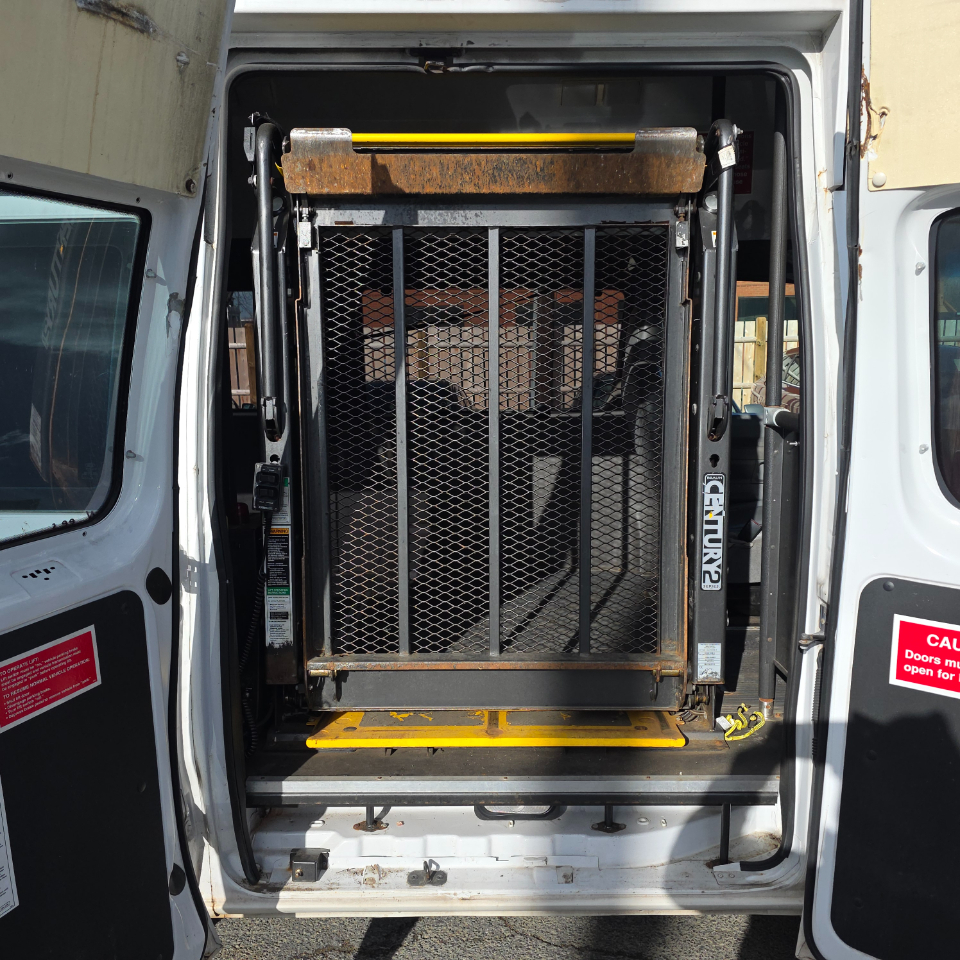 Ford Econoline E-350 Super Duty Extended 2012