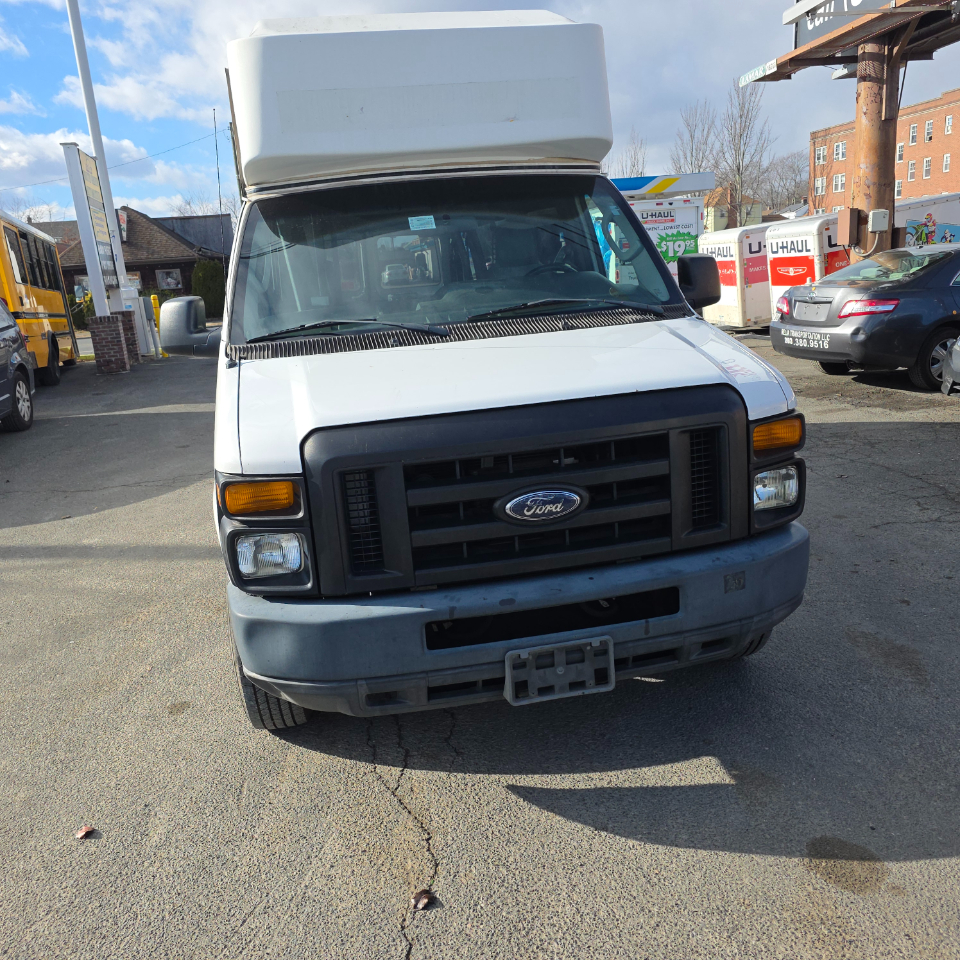 Ford Econoline E-350 Super Duty Extended 2012