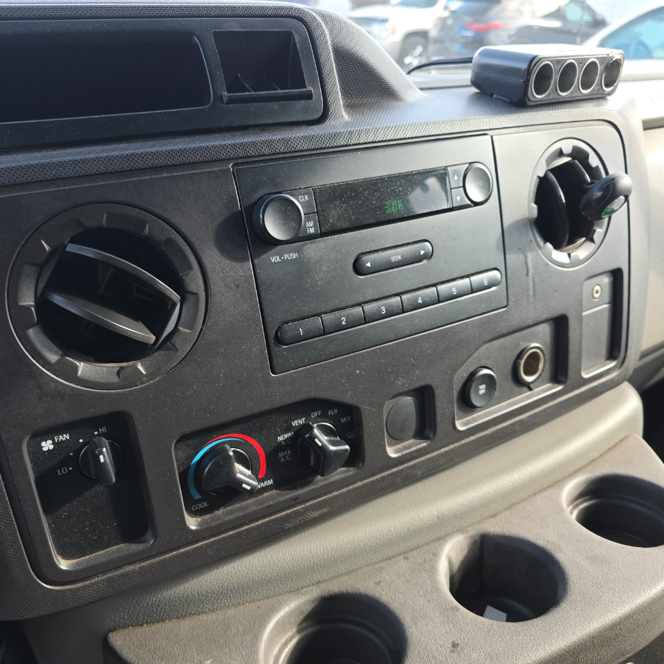 Ford Econoline E-350 Super Duty Extended 2012