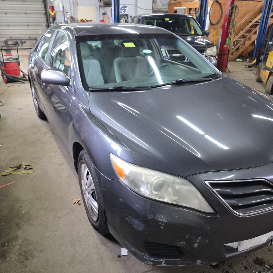 Toyota Camry Base 6-Spd AT 2011