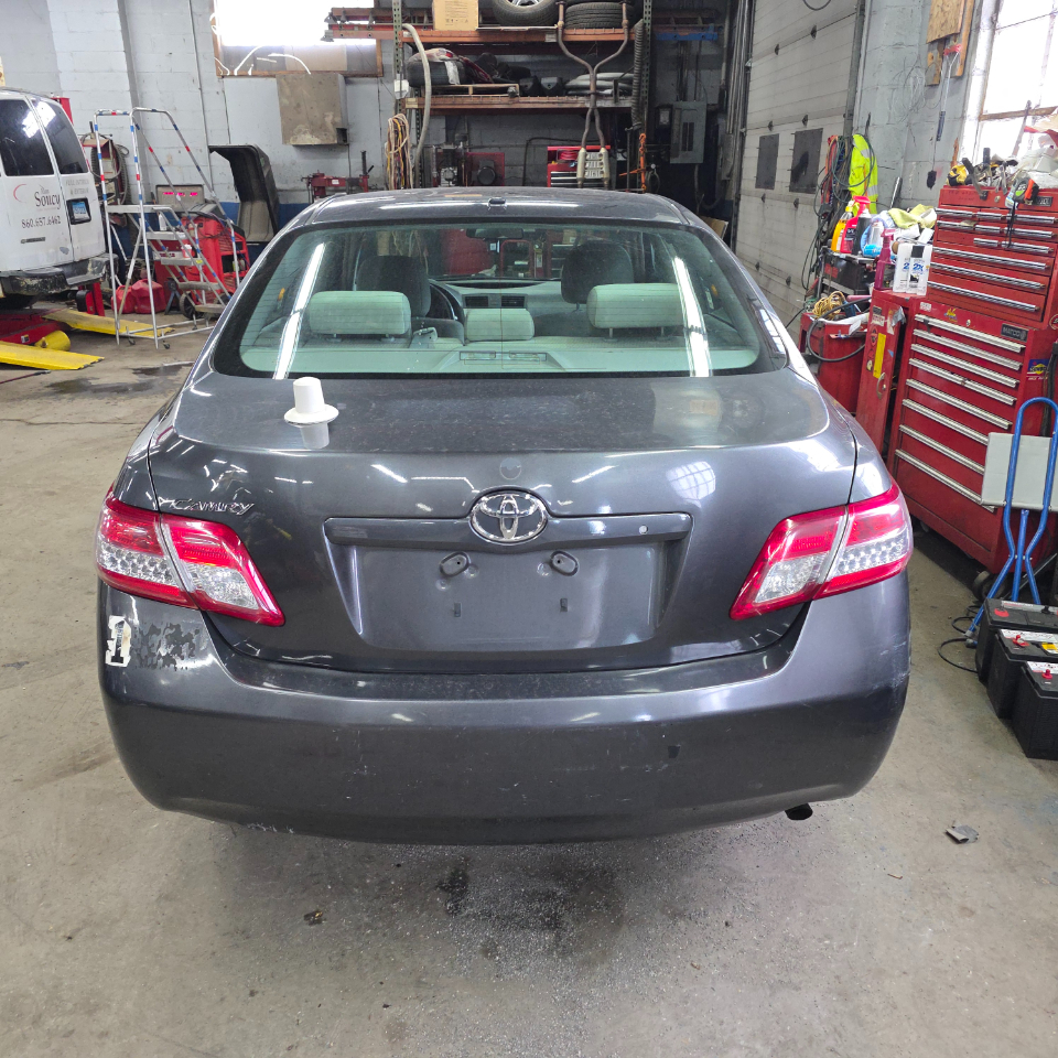 Toyota Camry Base 6-Spd AT 2011