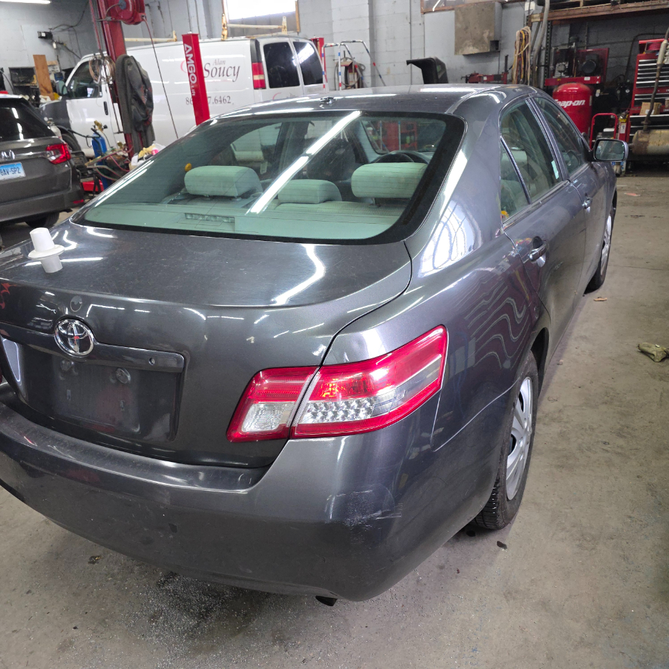 Toyota Camry Base 6-Spd AT 2011