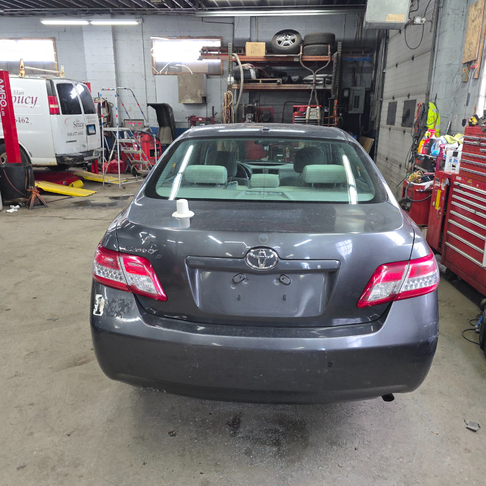 Toyota Camry Base 6-Spd AT 2011