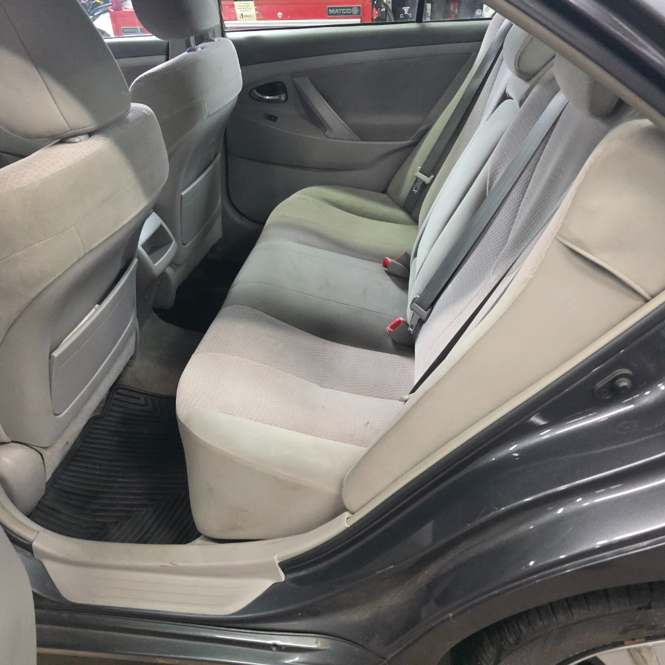 Toyota Camry Base 6-Spd AT 2011