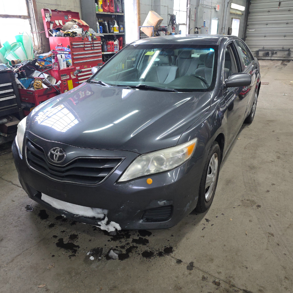 Toyota Camry Base 6-Spd AT 2011