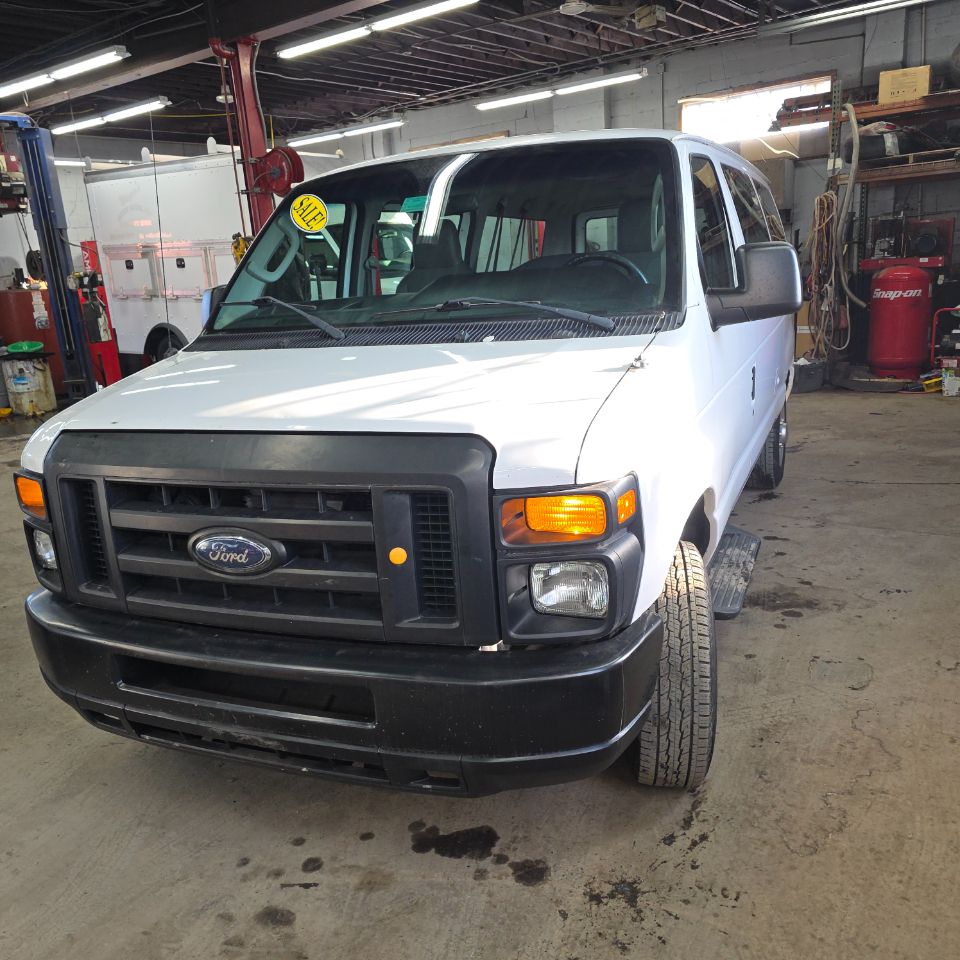 Ford Econoline E-150 XL 2011