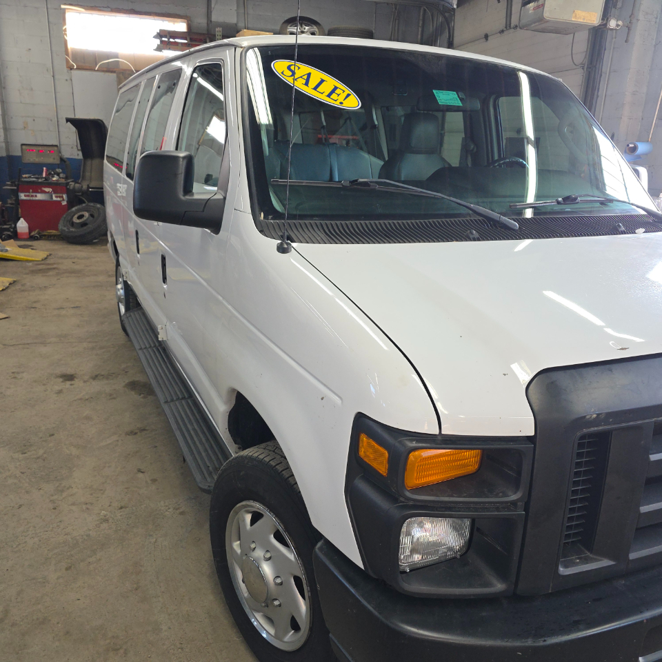 Ford Econoline E-150 XL 2011