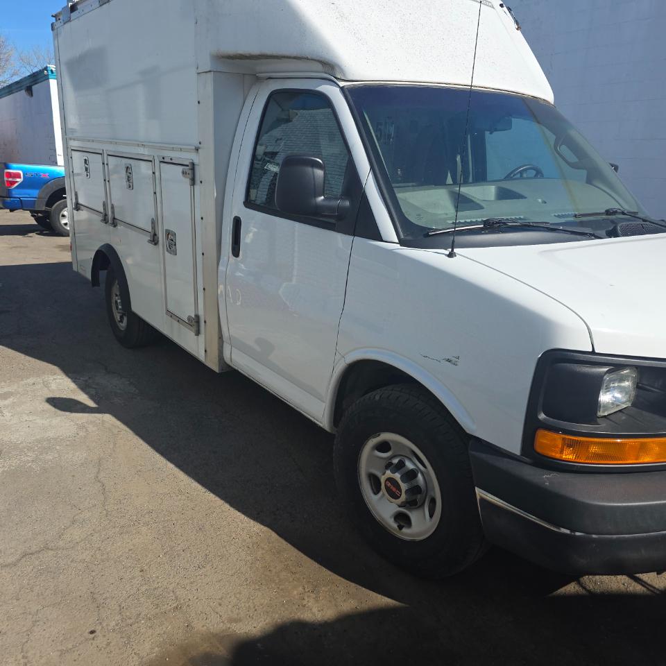GMC Savana G3500 139 in. 2016